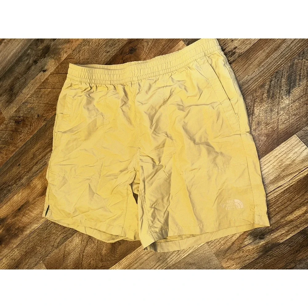 The North Face pull-on running athletic shorts Medium Inseam 7